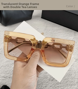 Detalle de gafas de sol cuadradas naranjas con lentes degradadas y patillas de cadena