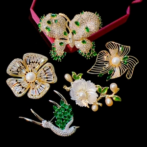 Elegant Flower Butterfly Brooch Pin With Natural Artificial Pearl Cubic Zirconia Alloy Luxury Jewelry For Women Wedding Banquet