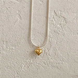 Minimalist 925 silver snake chain necklace featuring a polished gold heart pendant