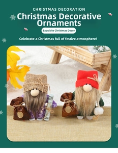 Détail de deux gnomes de Noël avec pulls en tricot et chapeaux en toile de jute pour sapin