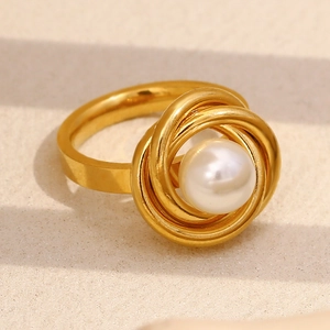Bague vintage en acier inoxydable doré 18 carats avec perle blanche centrale