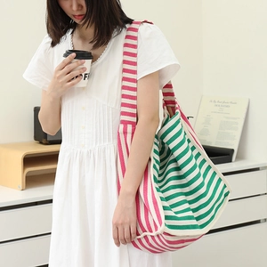 Borsa tote in tela a righe stile giapponese con inserti rosa e verdi casual chic