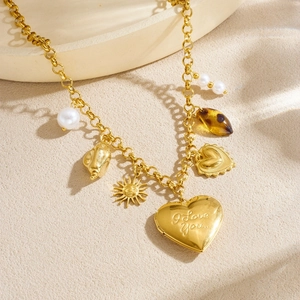 Collier en acier inoxydable doré avec pendentifs soleil coquillage cœur et perles