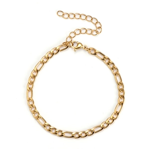 Detail view of 4.5mm golden Figaro chain bracelet with lobster clasp and extender