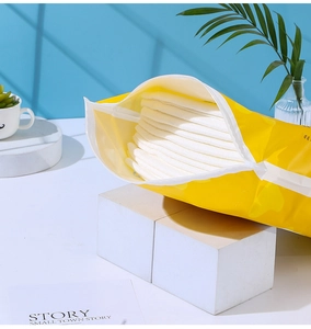 Thickened disposable pet bath towels in individual yellow packaging with absorbent fabric