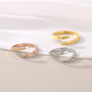 Anelli aperti a spirale minimalisti in oro rosa, oro e argento da donna