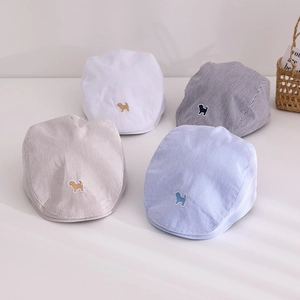 Détails de quatre bérets rayés pour bébé avec broderie chien et panier en osier déco