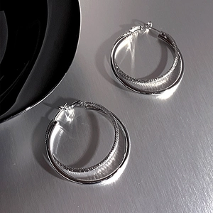 Minimalist double-layer silver earrings with inner mirror finish and outer textured rings