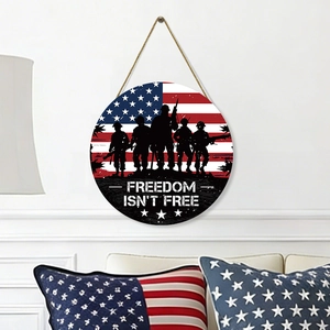 Plaque de bienvenue en bois drapeau USA avec silhouettes soldats et texte Freedom