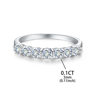 S925 Sterlingsilber Ring mit sieben 0,1ct runden Moissanit-Steinen in Silberoptik