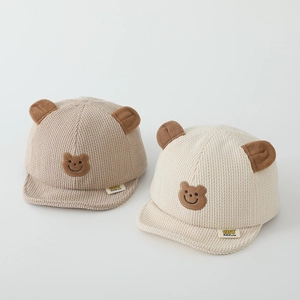 Casquette en velours côtelé pour enfants avec oreilles d'ours et broderie beige