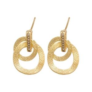 Orecchini a doppio cerchio placcati in oro 18k con texture fine e piccoli diamanti