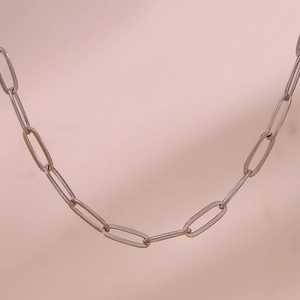 Macro shot of silver stainless steel paperclip chain with polished oval link detail