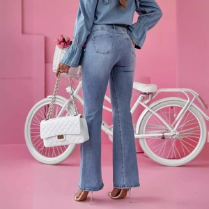 Jean flare taille haute pour femme avec coupe ajustée et effet galbant en bleu