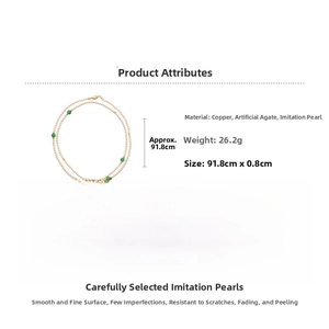 Vue détaillée du long collier de perles avec perles d'agate verte et cuivre
