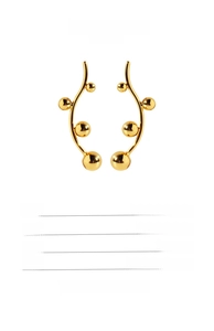Makro-Detail goldener Kugelohrringe mit 6,5 cm Länge und hochwertigem 925er Silberstift