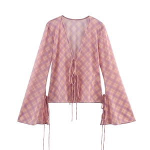 Chemise en maille à carreaux pour femmes avec col en V profond et manches évasées à cordon