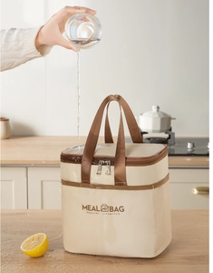 Waterproof detail of insulated lunch bag with oxford fabric and thick carry handles