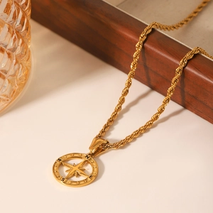 Collana con pendente a bussola in acciaio inossidabile dorato con catena a spirale