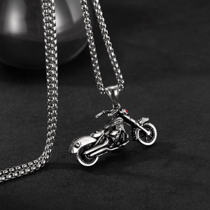 Collier avec pendentif moto en acier inoxydable rétro pour hommes fini argent antique