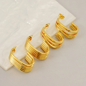 Orecchini A Perno A Tre Strati A Forma Di C In Acciaio Inossidabile Placcato Oro 18K Gioielli Per Donna
