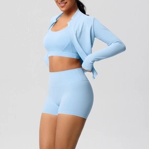 Ensemble de yoga 3 pièces avec brassière, short et veste à fermeture éclair bleu clair