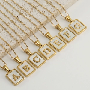 Collier En Acier Inoxydable Plaqué Or 18K Pendentif Carré En Nacre Naturelle Lettre Majuscule Bijoux Minimalistes