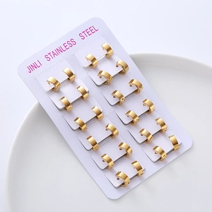 Lot de 12 paires de boucles d'oreilles créoles dorées en acier inoxydable sur carte