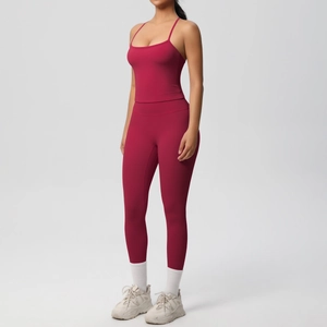 Detail of high-waist berry red yoga set with double-sided brushed fabric for sports