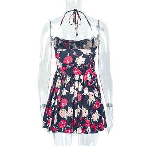 Dettaglio retro dell'abito navy a fiori con scollo all'americana ed elastico
