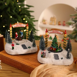 Boîte à musique de Noël LED avec Père Noël et train dans un décor chaleureux