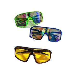 Kids oversized sports sunglasses with UV400 protection and CE certified trendy design