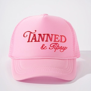 Casquette trucker rose Tanned & Tipsy en mousse avec filet respirant et ajustable