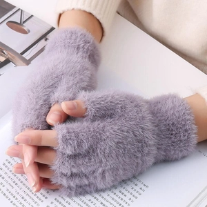 Plush light purple fingerless gloves made of soft faux cashmere for winter warmth