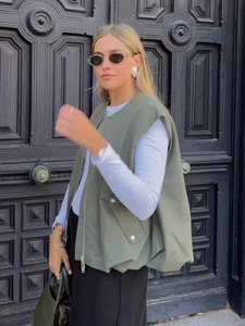 Damen Outdoor Weste in Armeegrün mit Reißverschluss und Stehkragen im Streetstyle