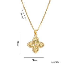 Elegant gold flower clover necklace with dimensions 18mm pendant and 25cm chain length