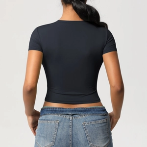 Detail of the high-elastic matte fabric and precise back cut of this navy crop fitness tee