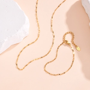 Close-up of 18K gold plated necklace with lobster clasp and K18 hallmark tag detail