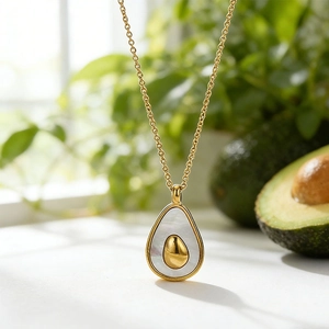 Collier Pendentif Avocat Plaqué Or 18K Acier Inoxydable Coquille Blanche Bijoux Minimalistes Pour Femmes