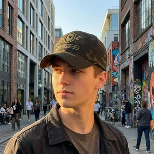 Camo baseball cap with gold shield embroidery for outdoor sports and sun protection