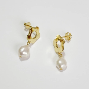 925 silver flower stud earrings with baroque pearls and gold plating in minimalist style