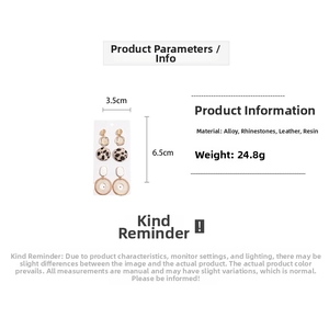 Détail du lot de 3 paires de boucles d'oreilles avec dimensions, poids et textures résine