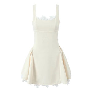 Elegantes elfenbeinfarbenes A-Linien-Minikleid mit Karree-Ausschnitt und Spitze