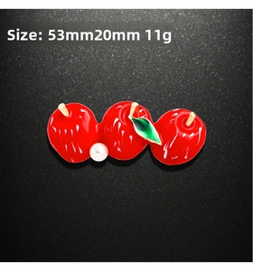 Détails de la broche pomme en émail rouge de 53mm avec feuille verte et perle blanche