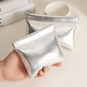 Schicke silberne PU-Leder-Tasche mit Automatikverschluss für Lippenstift und Münzen