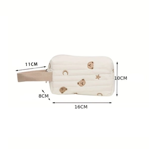 White quilted cotton bag with bear embroidery and dimensions 16x10x8 cm