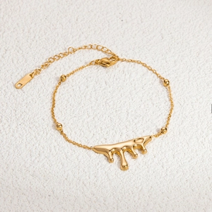Detail of 18K gold plated stainless steel bracelet featuring fluid lava heart pendant
