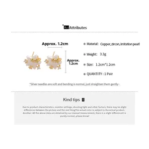 Gros plan sur les boucles d'oreilles étoile avec perles et zircons, environ 1,2 cm