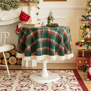Classic red and green plaid round tablecloth with white fringe for Christmas party decor