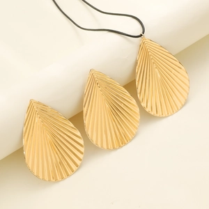 Chic gold water drop leaf pendant necklace and earrings jewelry set for women